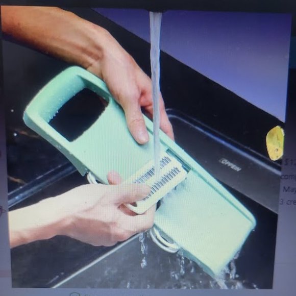 8 PIECE MULTIFUNCTIONAL VEGGIE CUTTER, SLICER, GRATER STAINLESS STEEL BLADES - Picture 4 of 5